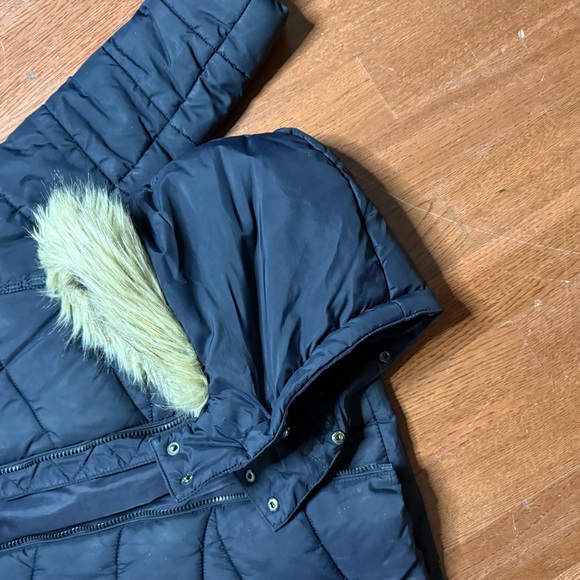 Black Puffer Girls Jacket with Faux Fur Hood - Picture 10 of 11